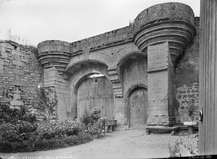 Porte fortifiée de l'ancien Prieuré, côté ouest