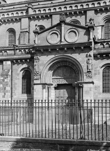 Porte Miegeville sur façade sud