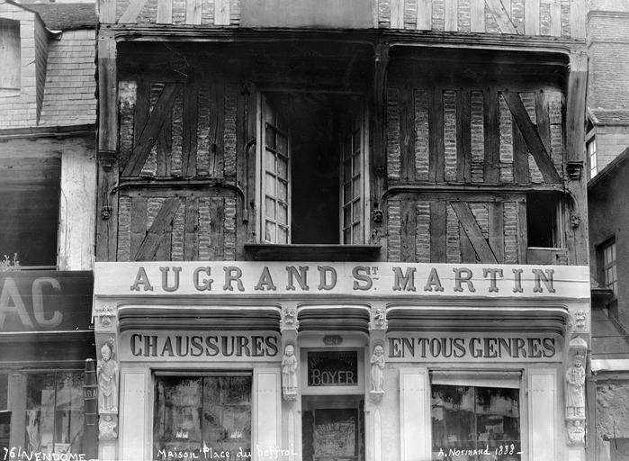 Façade à pans de bois : devanture de la boutique Au Grand Martin