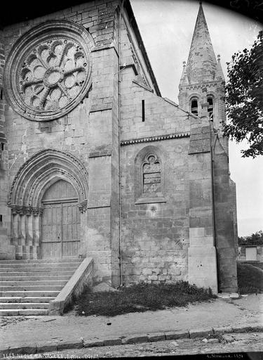 Façade ouest, détail de la partie droite et clocher