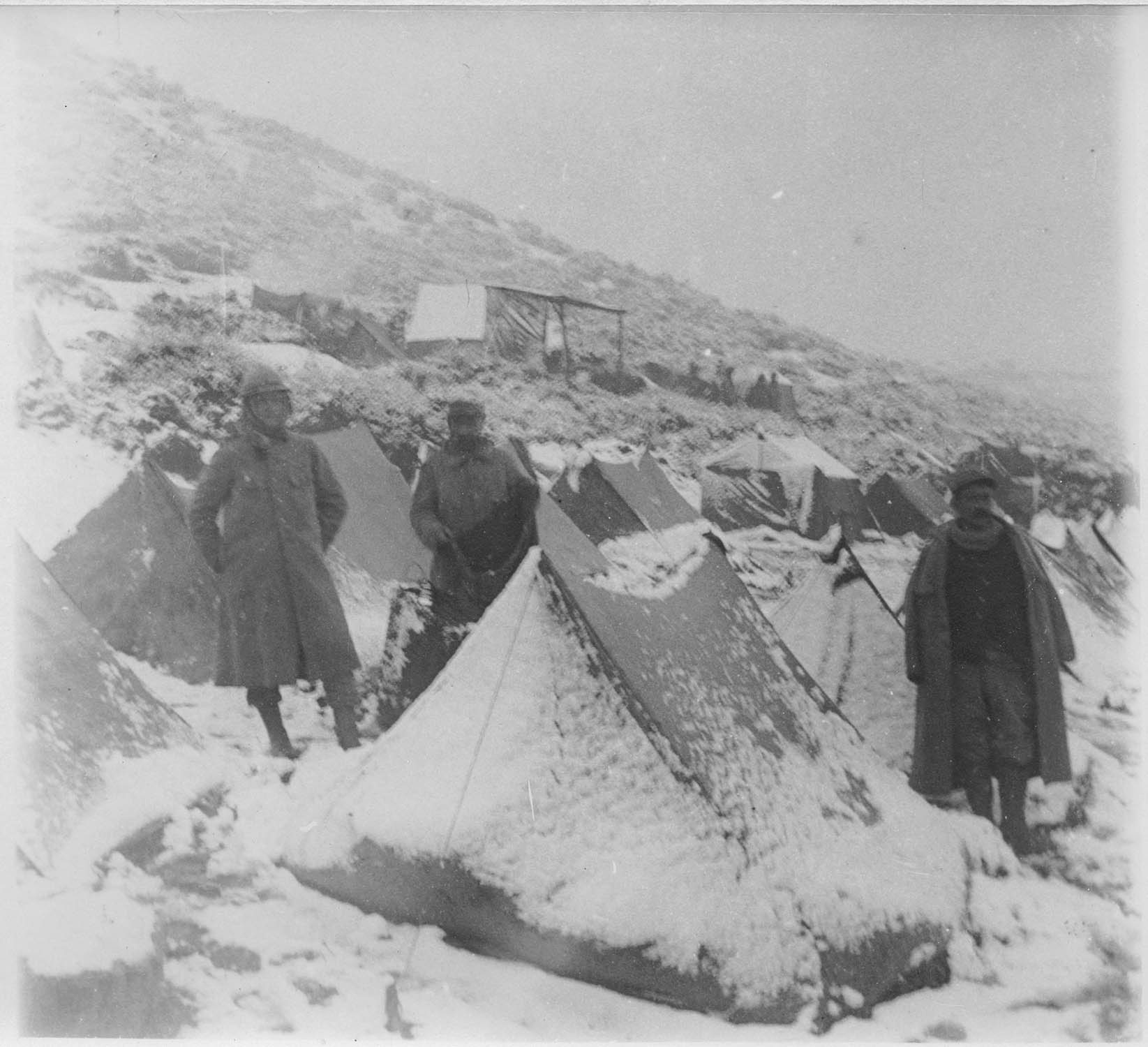 Bivouac dans la neige. Campement français