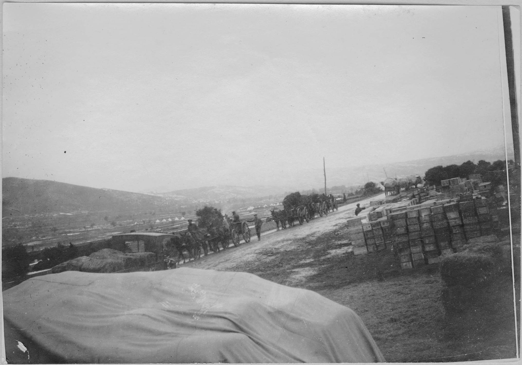 La vallée du Vardar ; [Troupes en mouvement]