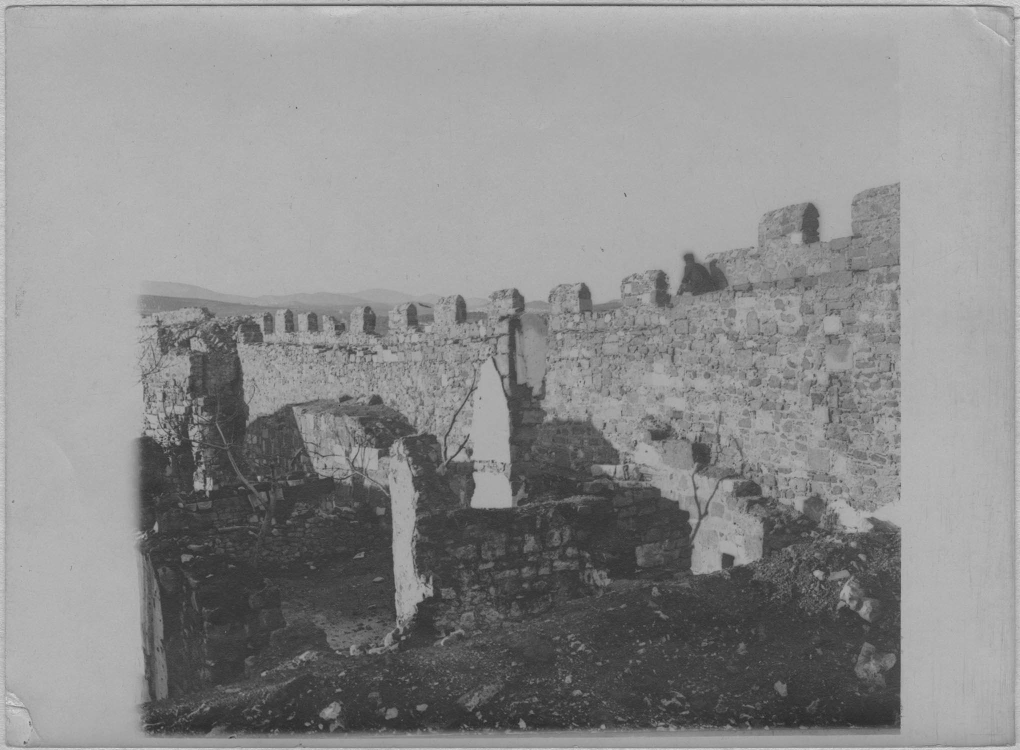 Île de Lesbos. Mytilène. Intérieur de la citadelle ; [La citadelle]