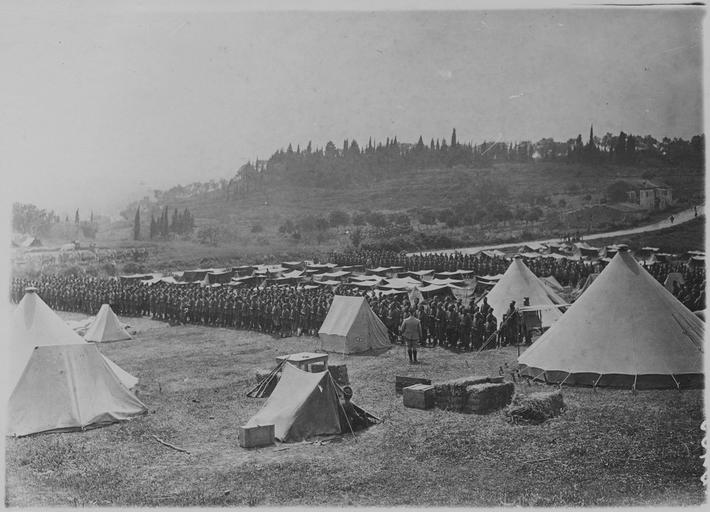 La garde de Corfou par le 10ème bataillon territorial de zouaves (avril - mai 1916). Revue du 2ème régiment de zouaves