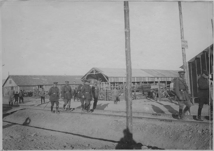 Visite du général Sarrail et du général Mahon aux Intendances françaises (août 1916). Les généraux Sarrail et Mahon et l'état-major
