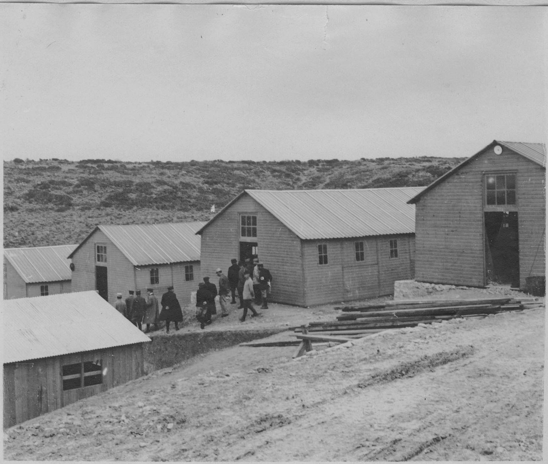Île de Ténédos. L'hôpital en construction ; [Commission parlementaire de la Marine]
