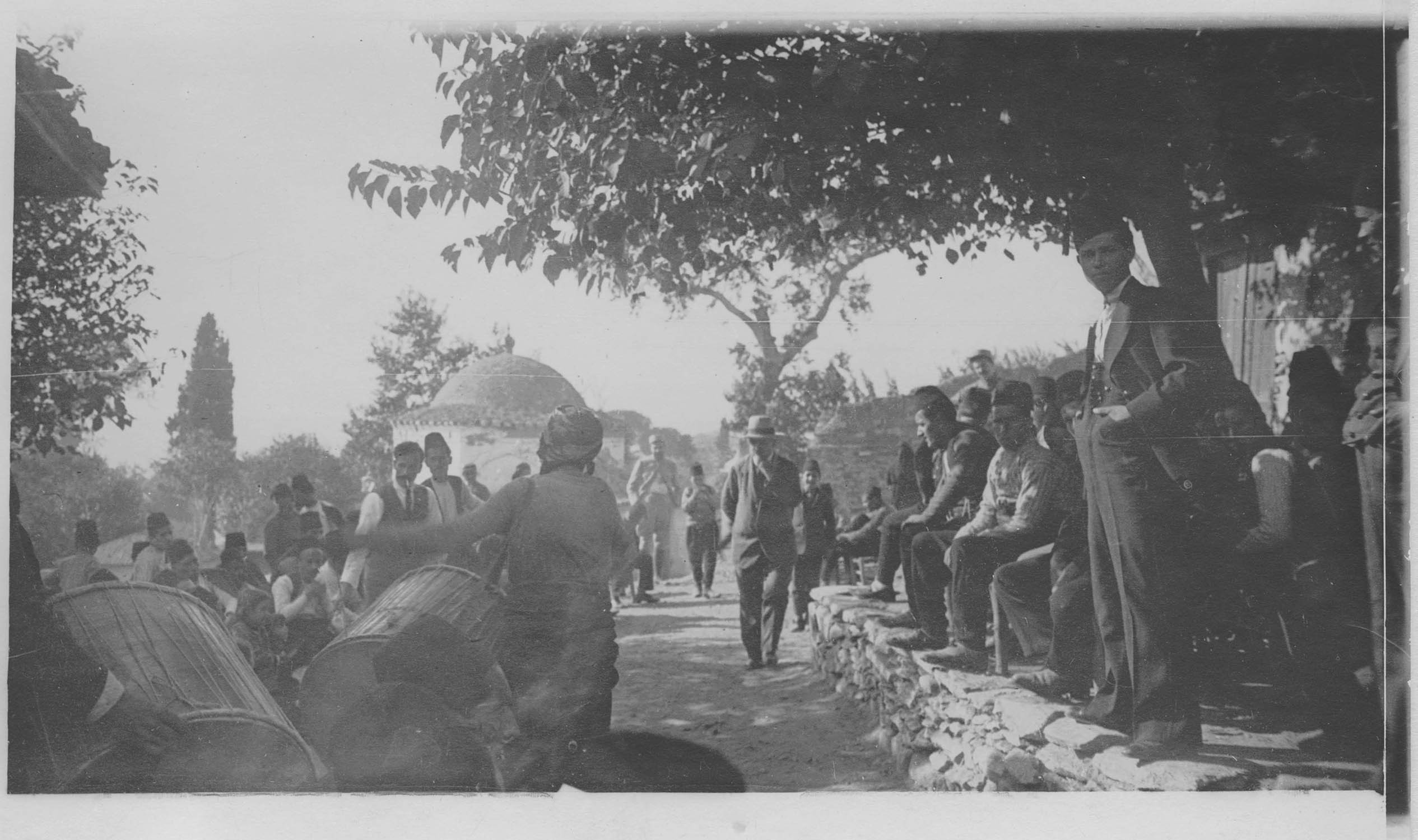 Salonique. Dans les rues de la ville. La ville haute ; [Réfugiés ?]