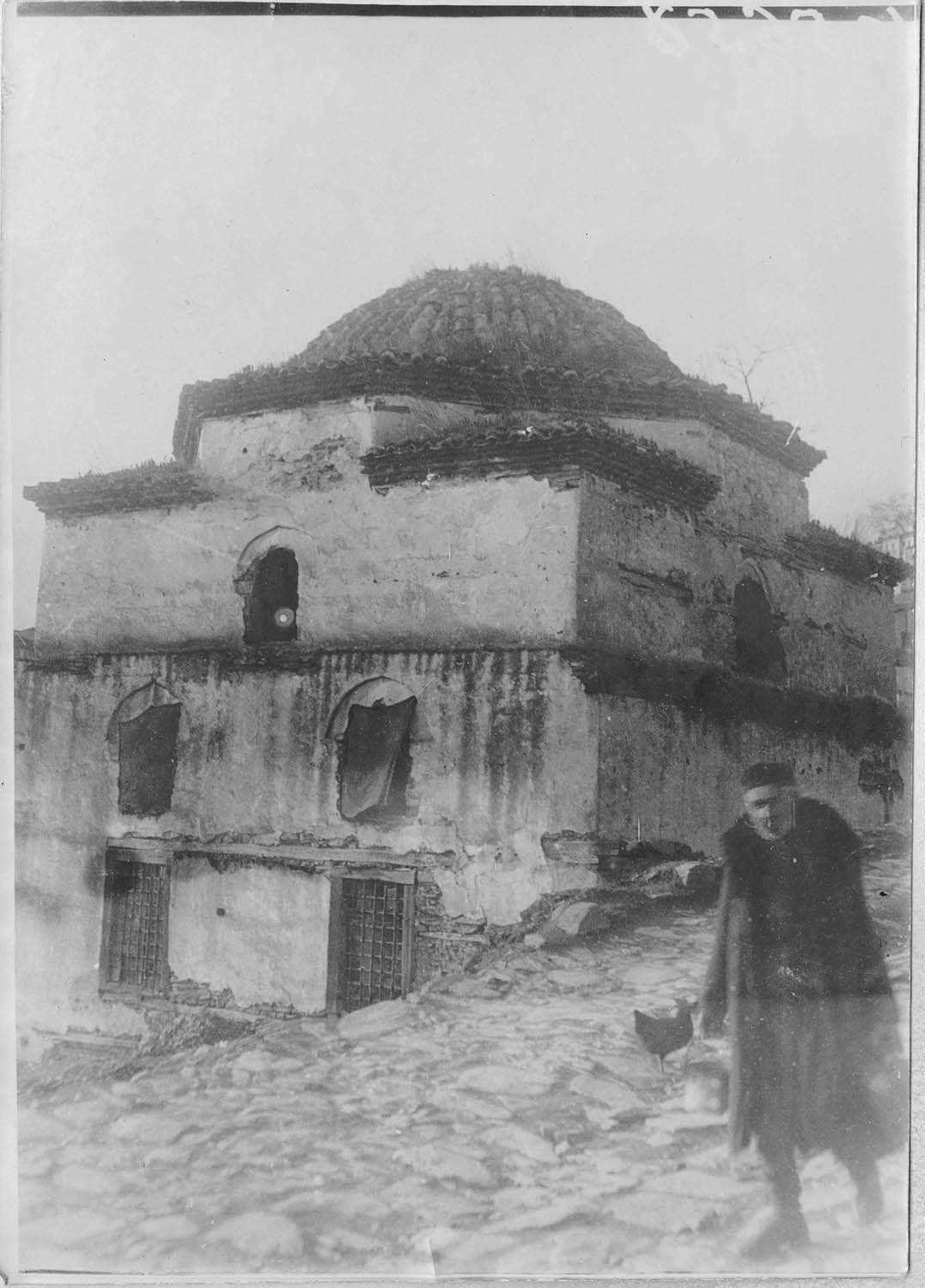 Salonique. Le tombeau du Cheik Khoudir Baba, servant d'abri aux réfugiés ; [Tombeau Moussa Baba (Tekessié). Ville haute]