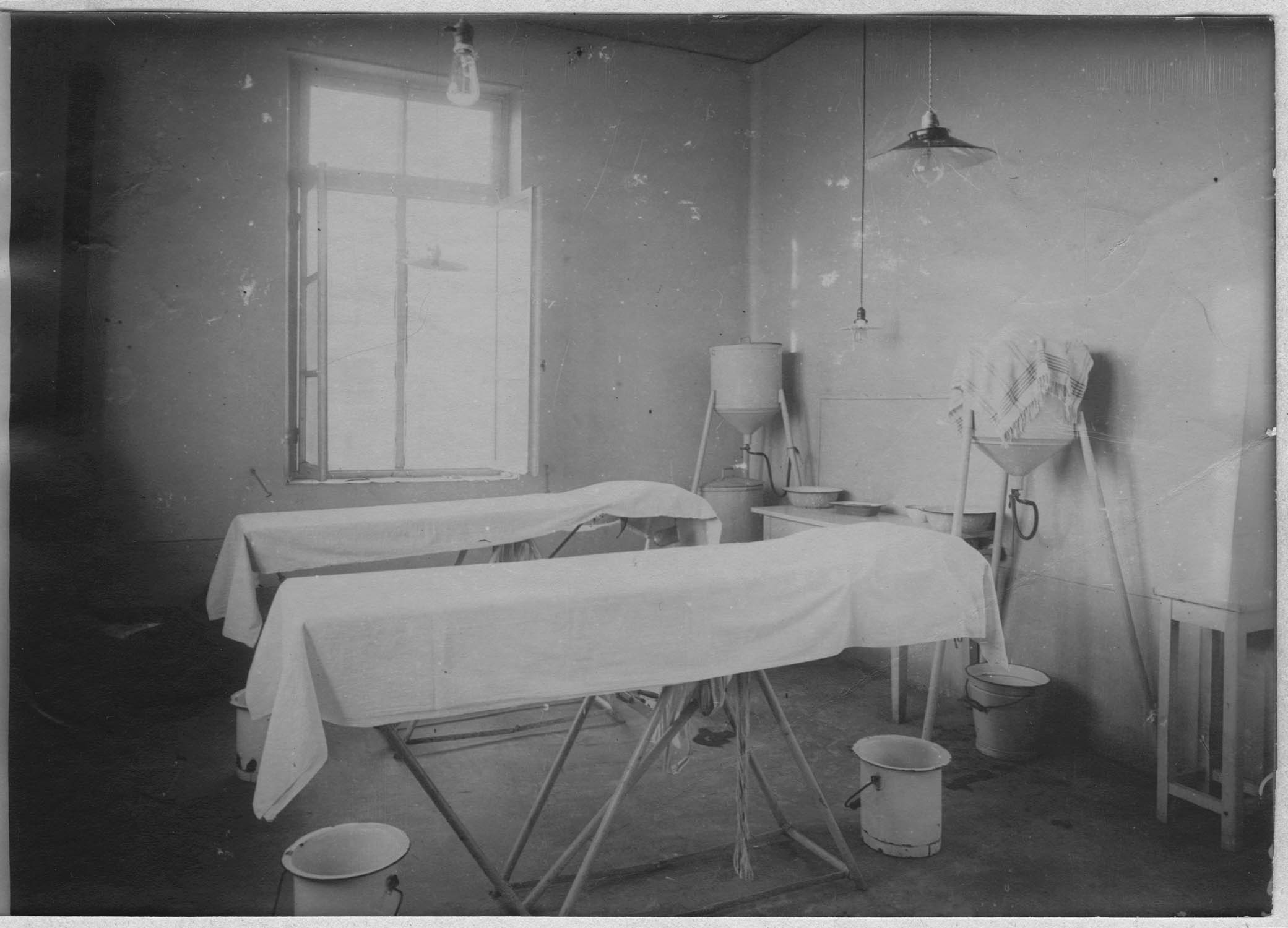 Salonique. Les hôpitaux du camp retranché. Hôpital n° 1. Salle des pansements