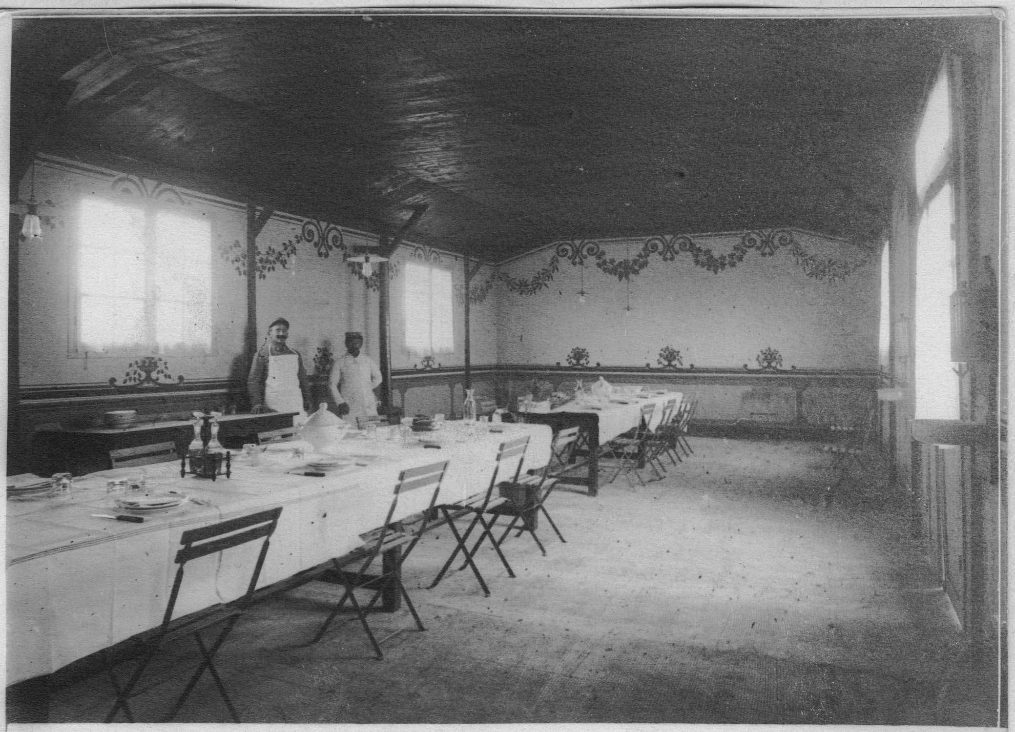 Salonique. Les hôpitaux du camp retranché. Hôpital n° 12. Salle à manger des officiers