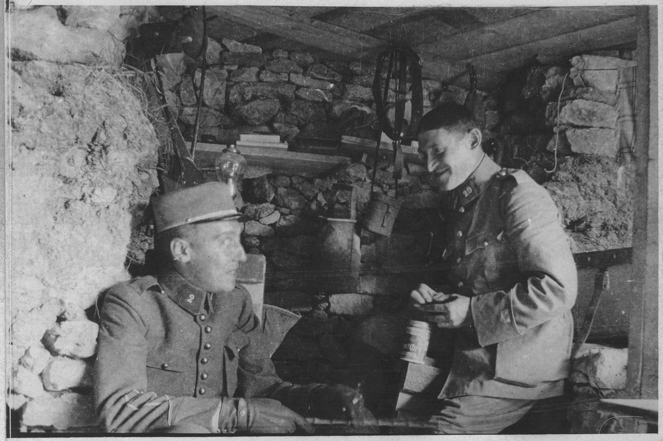 Péninsule de Gallipoli. Abri ; [Officiers]