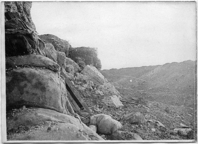 Fossé de gorge, vue prise de la casemate de Bourges