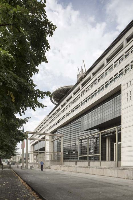 vue générale du bâtiment depuis l'Est