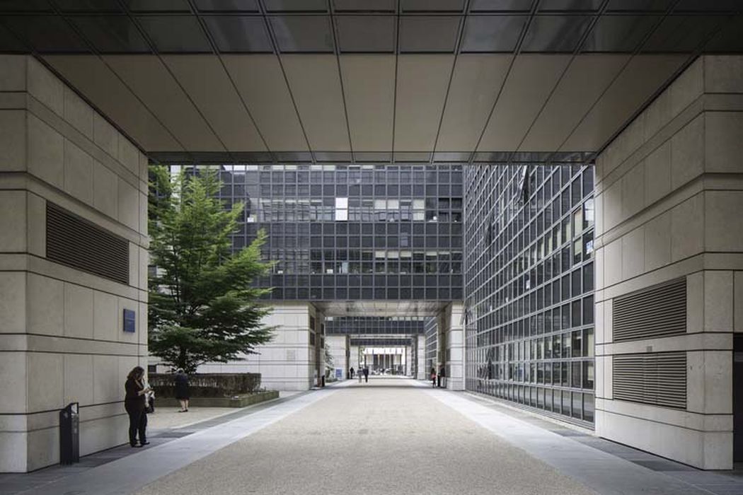 cour intérieure, vue partielle des façades