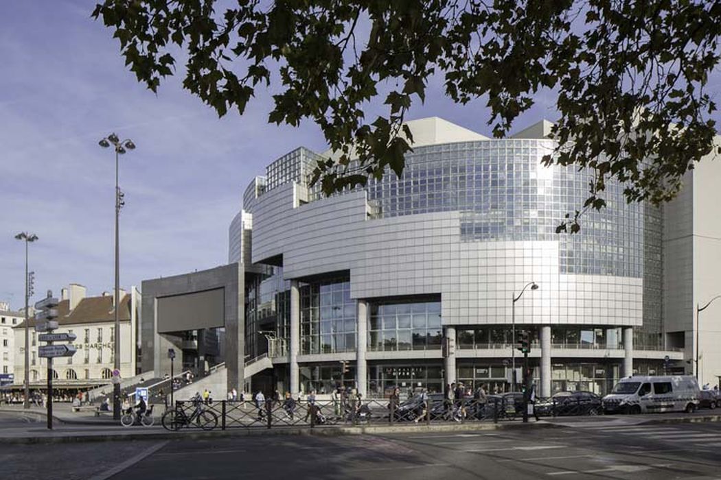 façade sur la place de la Bastille