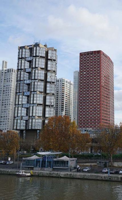 vue générale du bâtiment dans son environnement