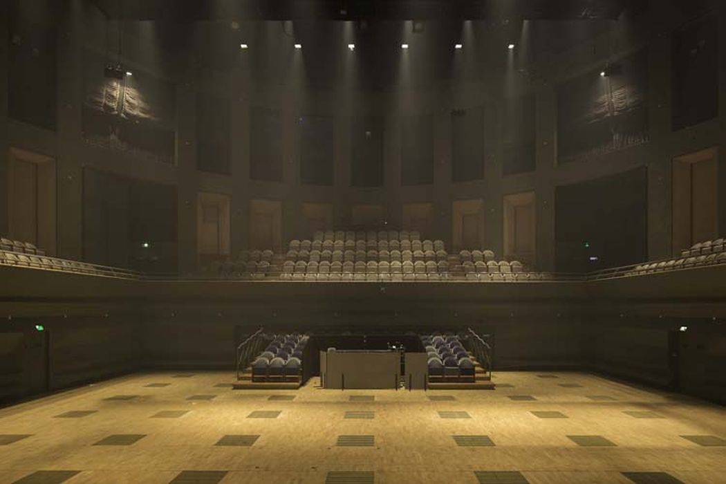 salle de spectacle d’un des bâtiments