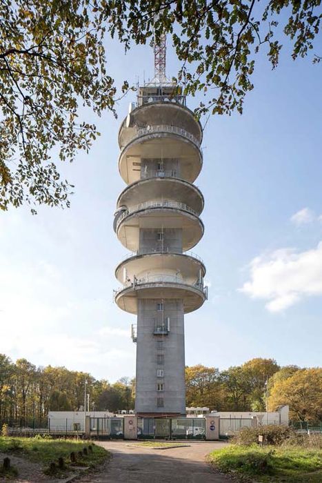 vue générale de la tour dans son environnement