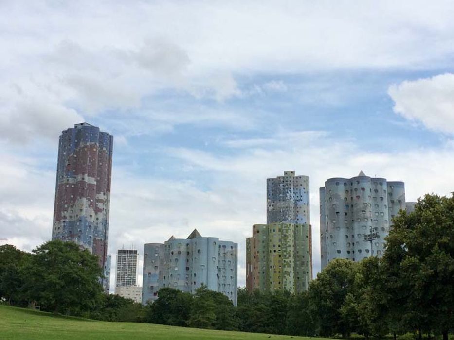 vue générale des tours dans leur environnement