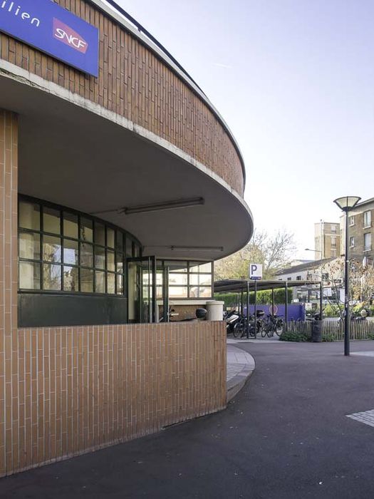 accès au hall d’entrée de la gare