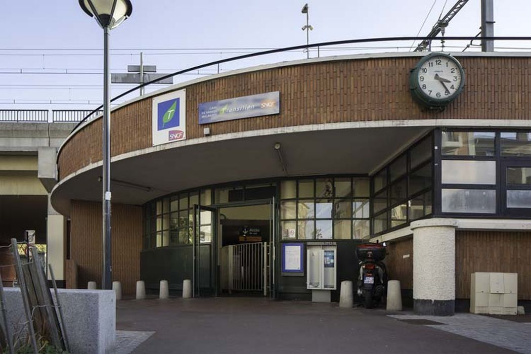 accès au hall d’entrée de la gare