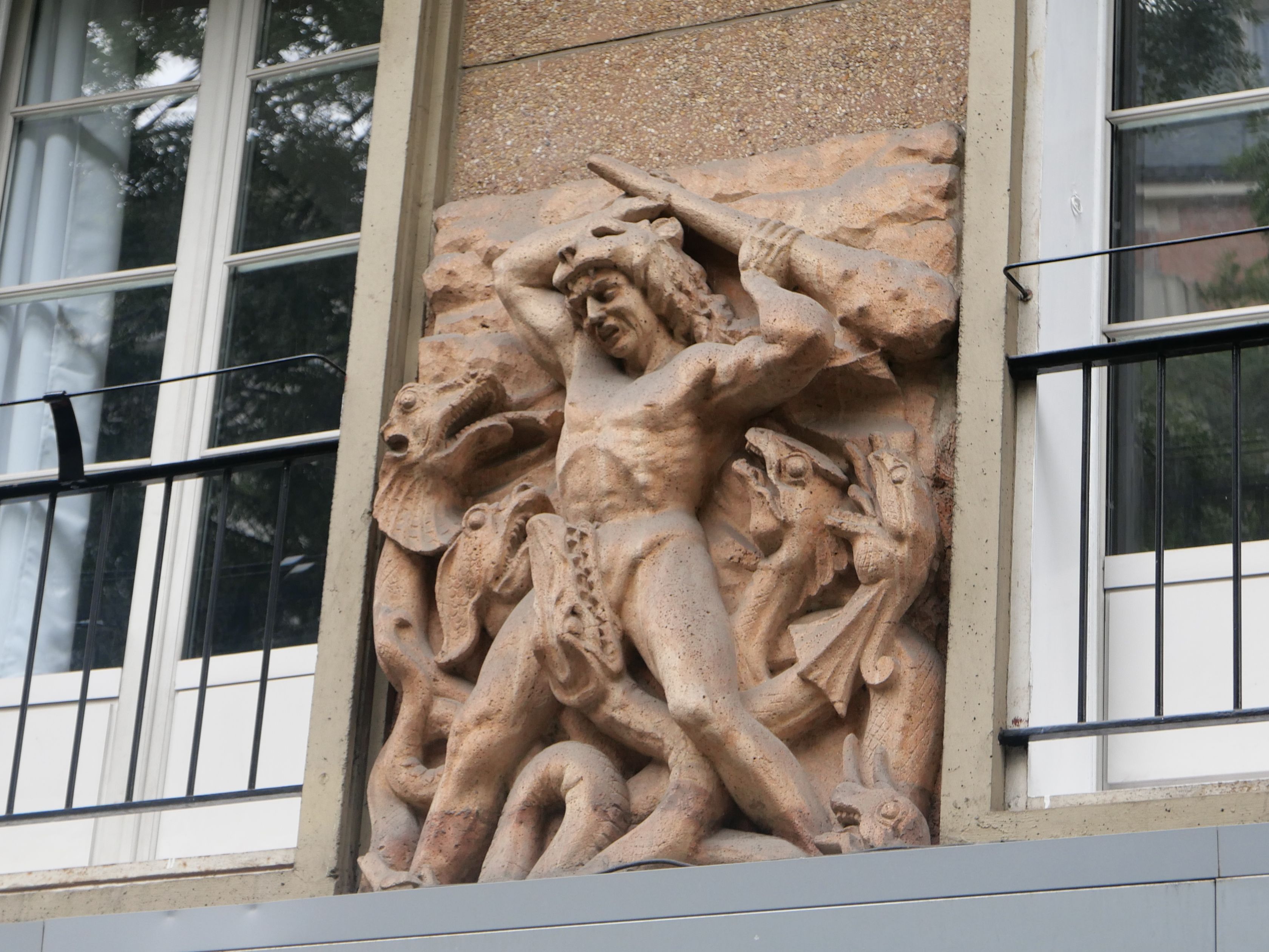 relief de la façade sur rue