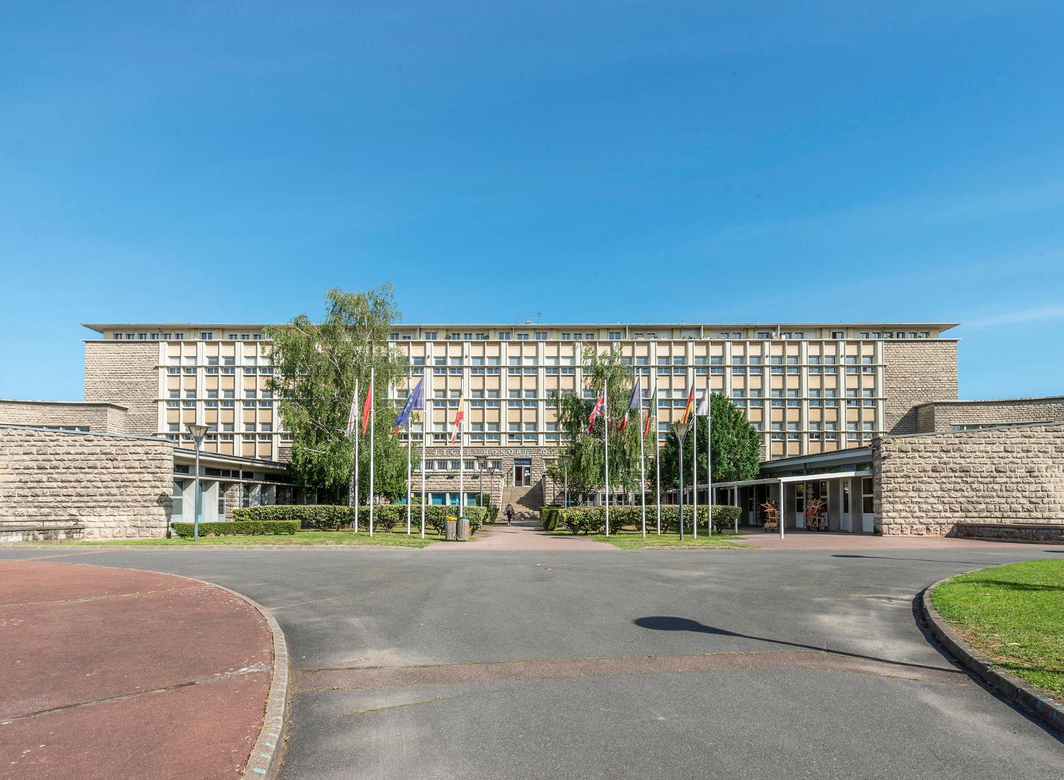 façade principale, côté Boulevard Blessières
