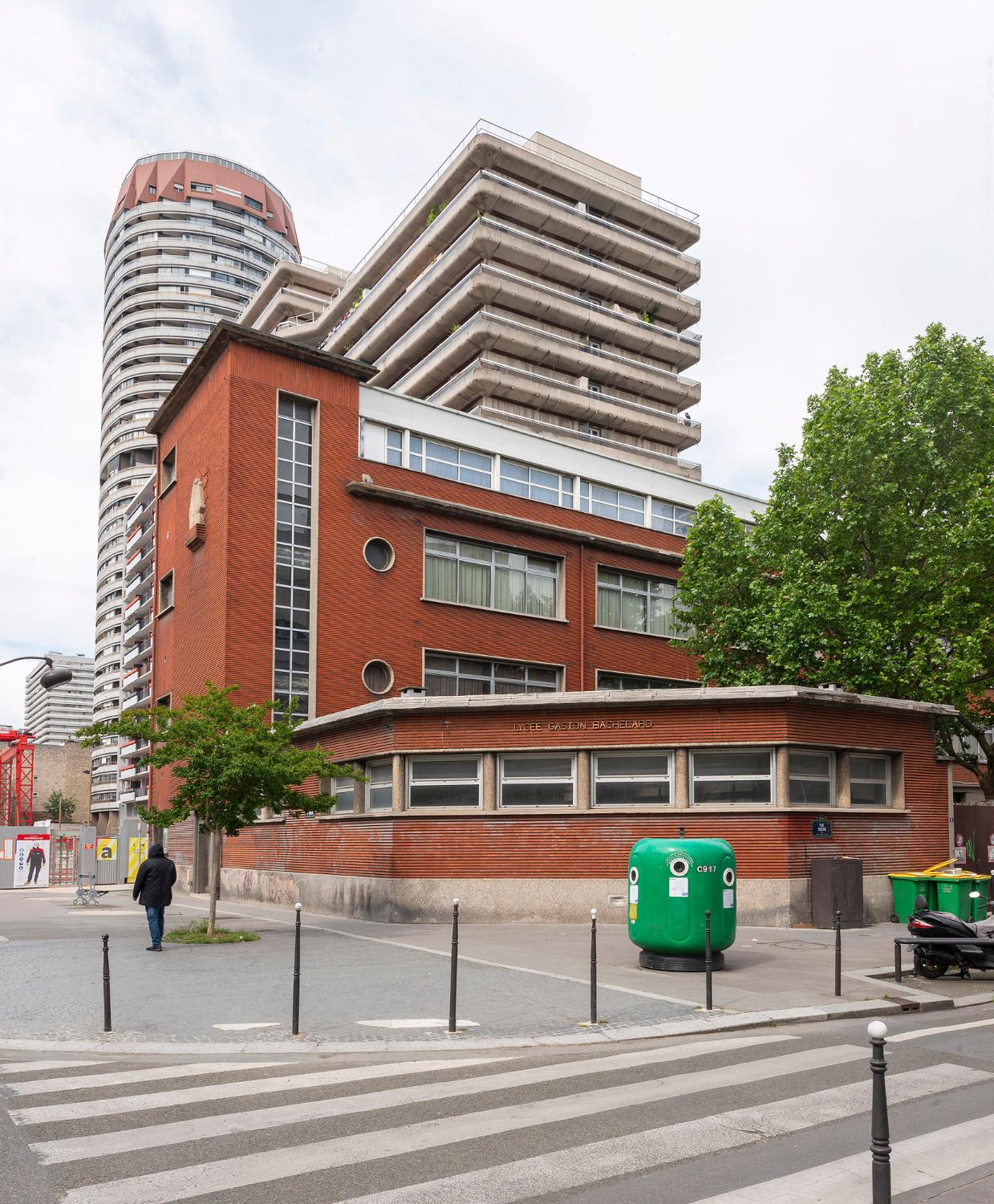 angle du Lycée, intersection entre rue Tagore et Avenue d'Italie