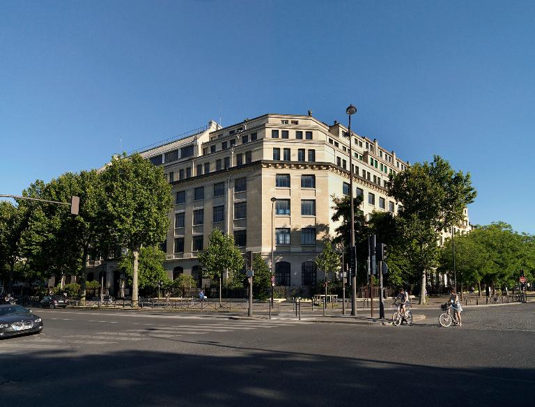 façades depuis la place Molitor