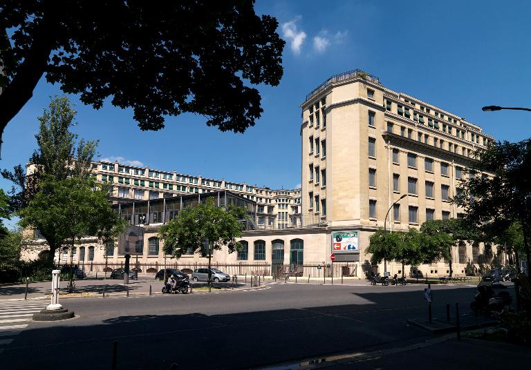 façade extérieure depuis l'intersection des rues Murat et Meryon