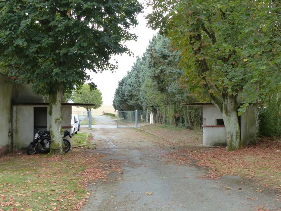 vue générale des pavillons d’entrée