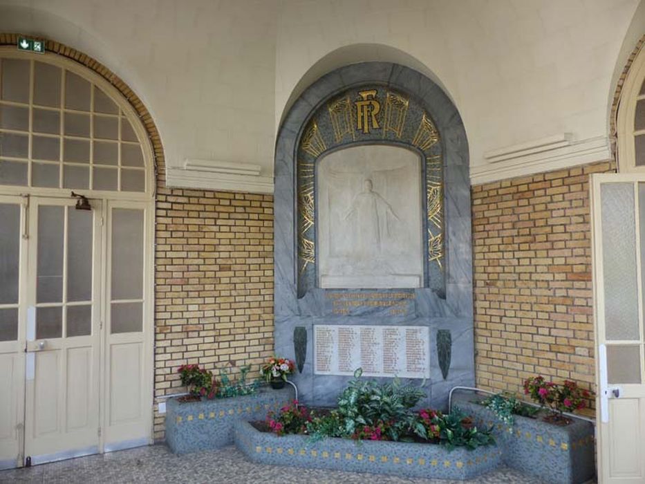 monument aux morts en hommage aux instituteurs d’Eure-et-Loir morts pour la France