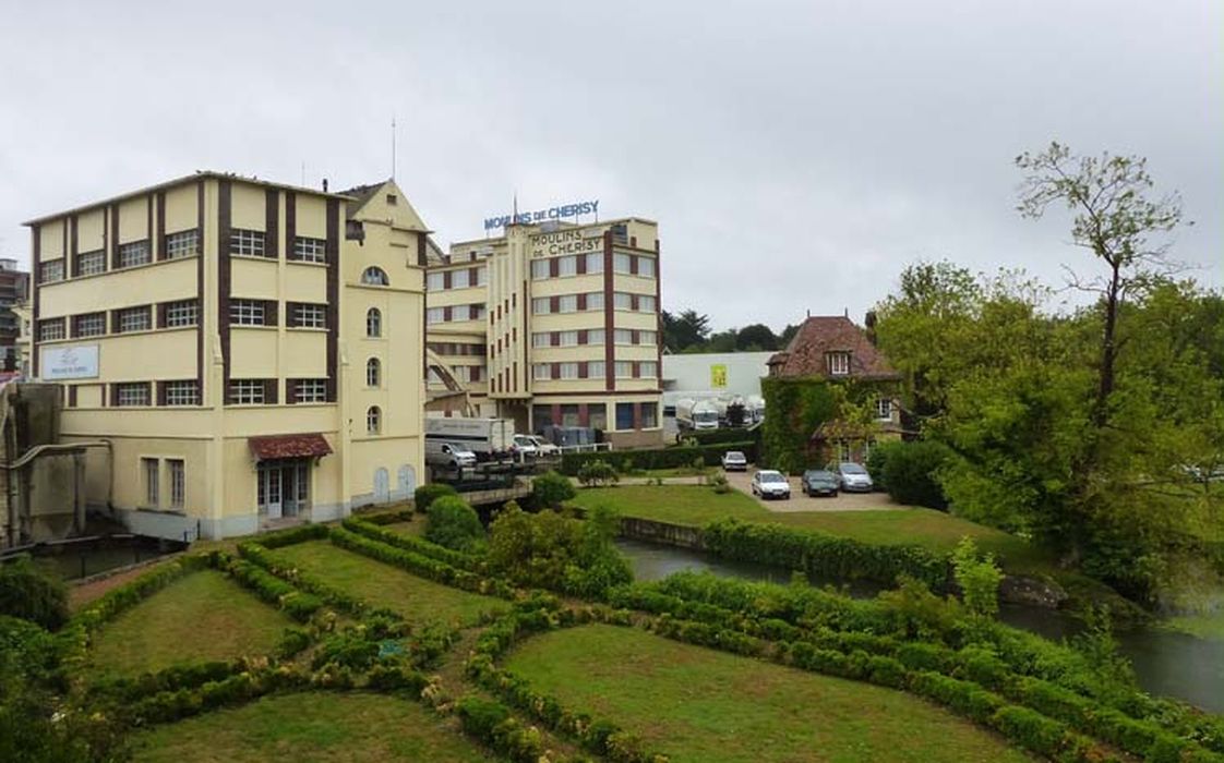 vue générale des bâtiments dans leur environnement