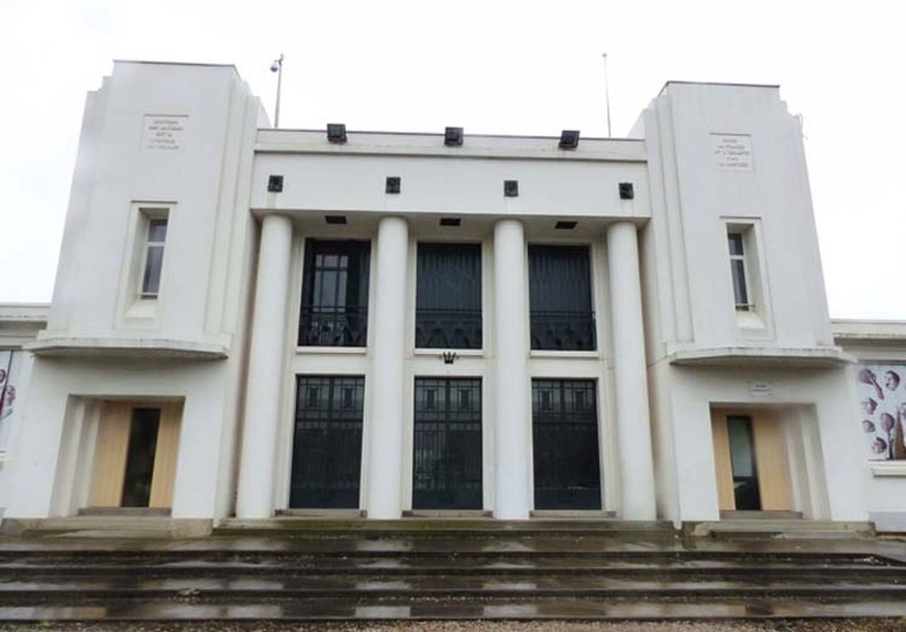 façade antérieure, vue partielle