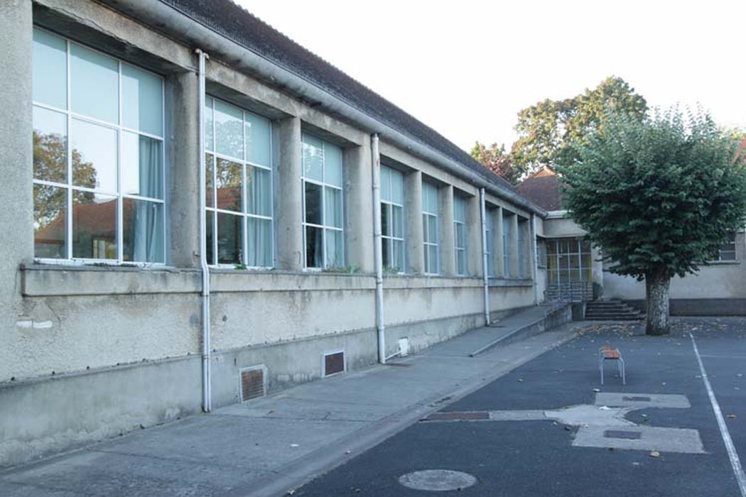 vue partielle de la façade sur cour