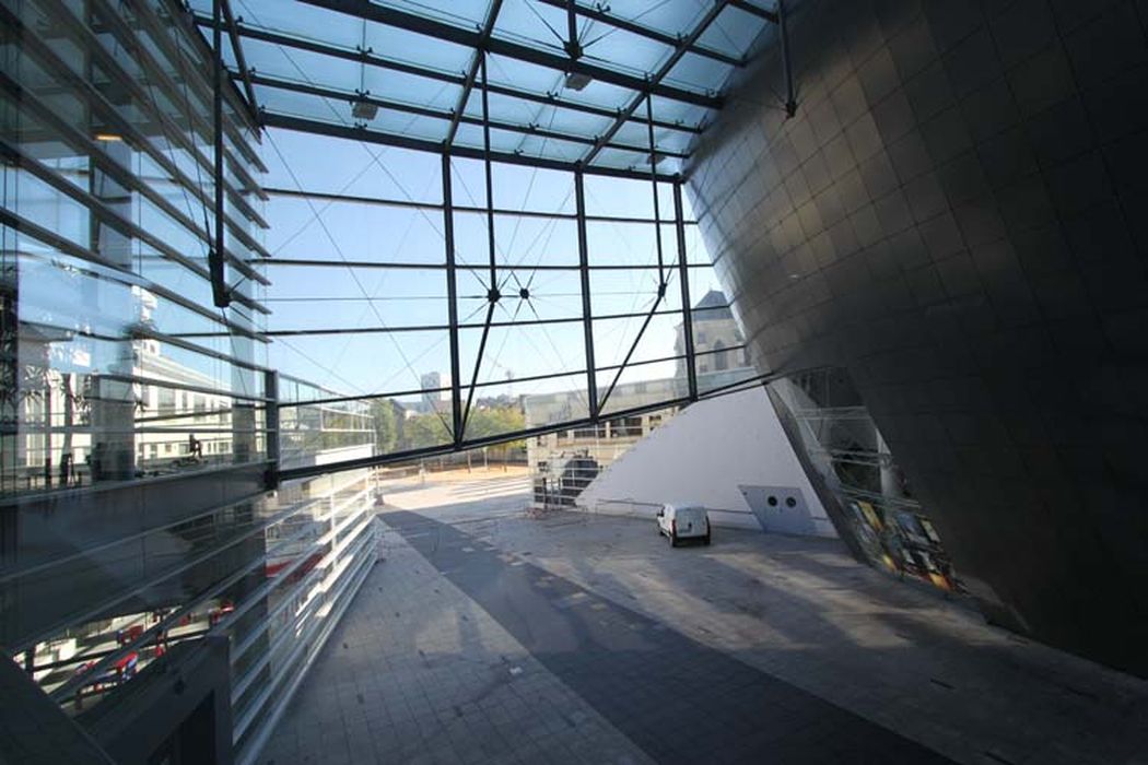 vue partielle du bâtiment