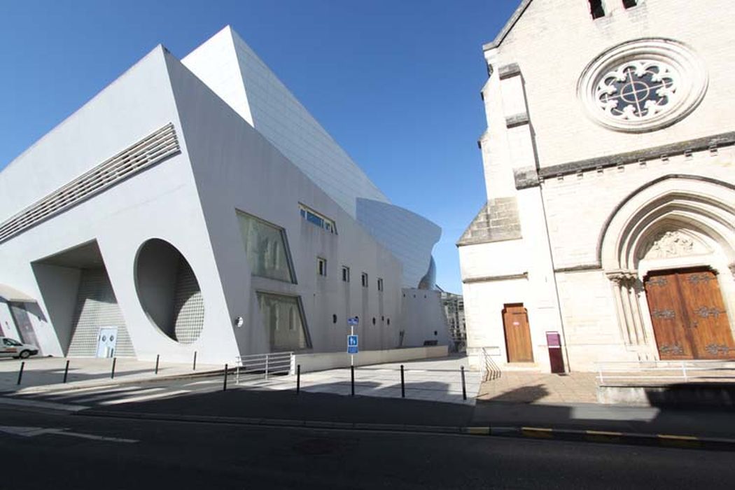 vue partielle du bâtiment