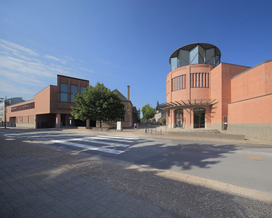 tour, angle nord-est, intersection Passage Emmanuel Chabrier et rue Henri Barbusse