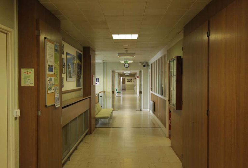 bâtiment administratif, couloir de circulation du 1er étage