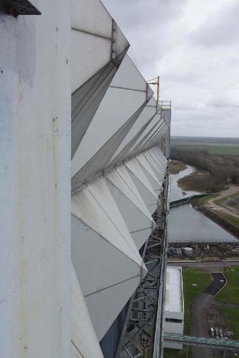 bâtiment aérorefrigérant, vue partielle