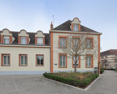 45_Châteauneuf-sur-Loire, îlôt de la reconstruction du centre-ville