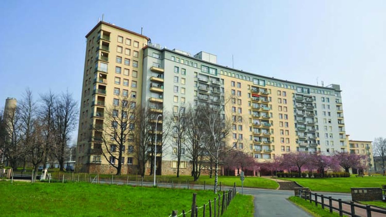 vue générale du bâtiment dans son environnement