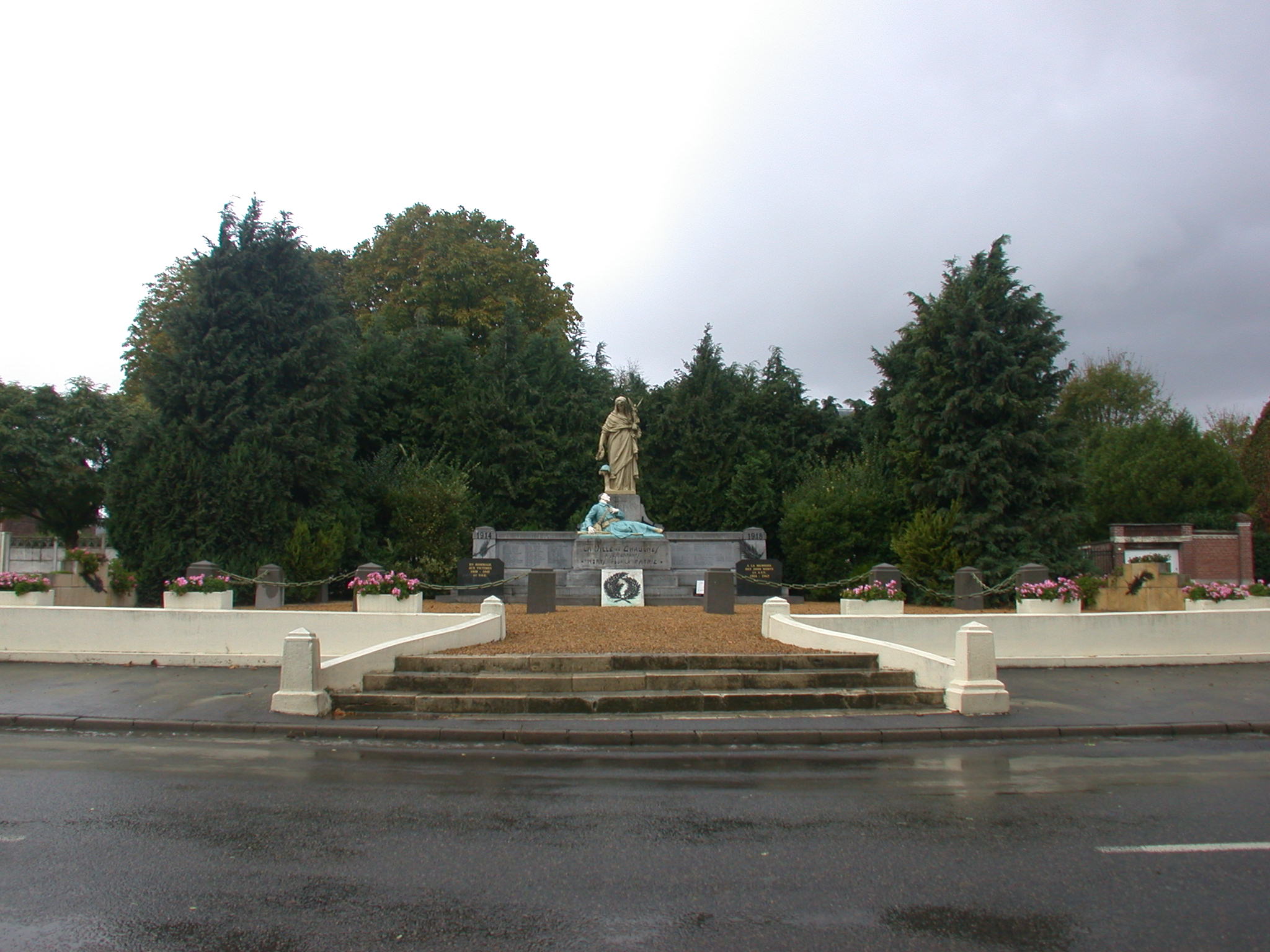 Chaulnes-monument au morts-phot. DRAC HdF