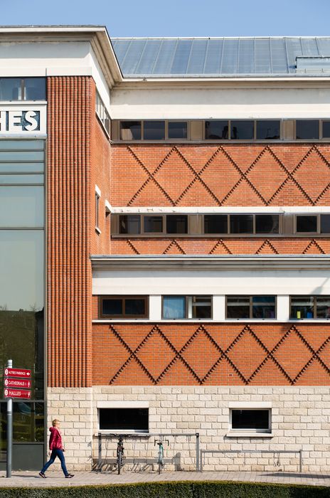 façade, vue partielle