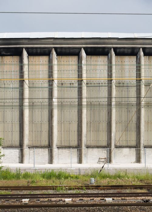 façade extérieure, vue partielle