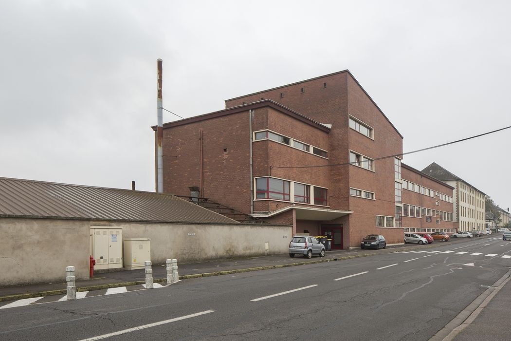façade sud, vue générale depuis l'avenue du Général-de-Gaulle