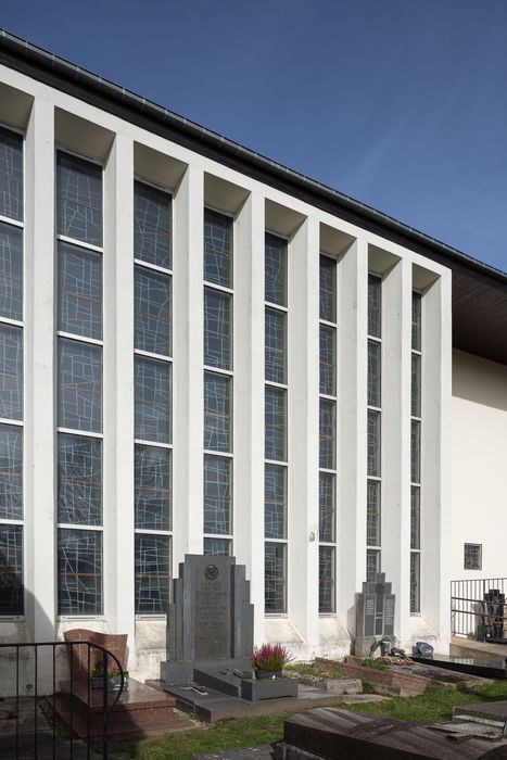 façade sud, baies et vitraux