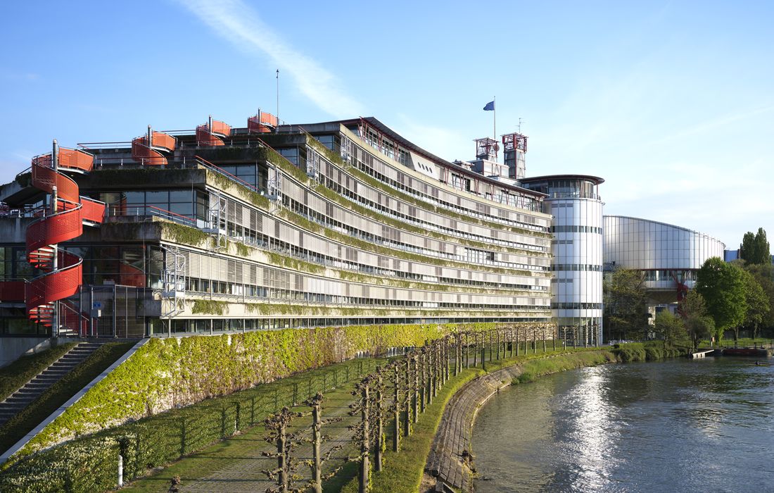 façade ouest, vue depuis le nord