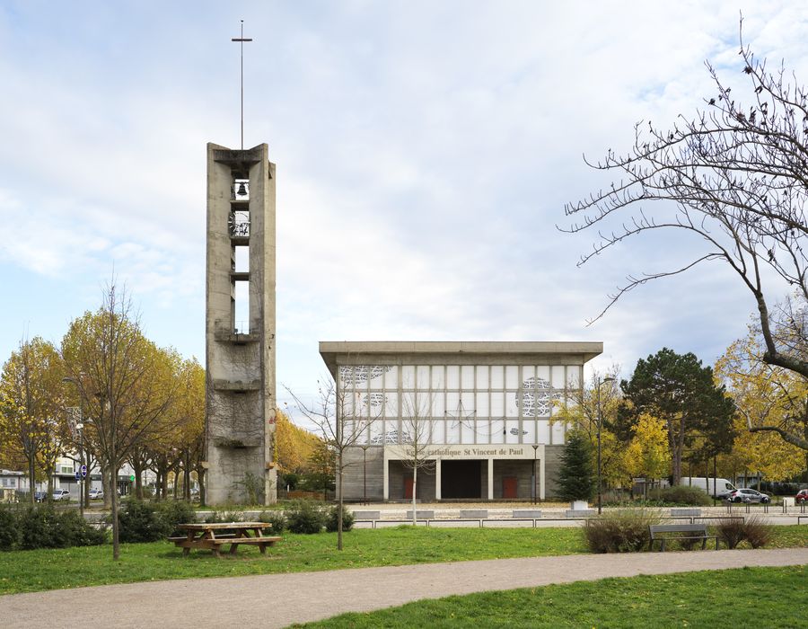 vue générale de l’église dans son environnement