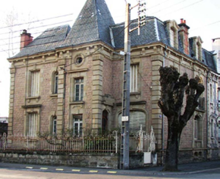 façade sur rue d’une villa